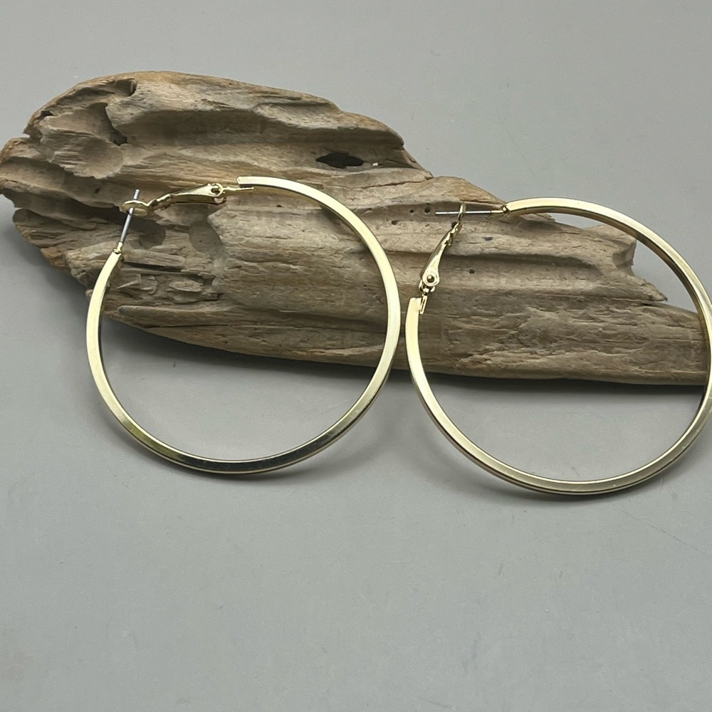 Elegant Gold Tone Hoop Earrings -Classic Statement Jewelry Luxury Fashion Style - Picture 2 of 4